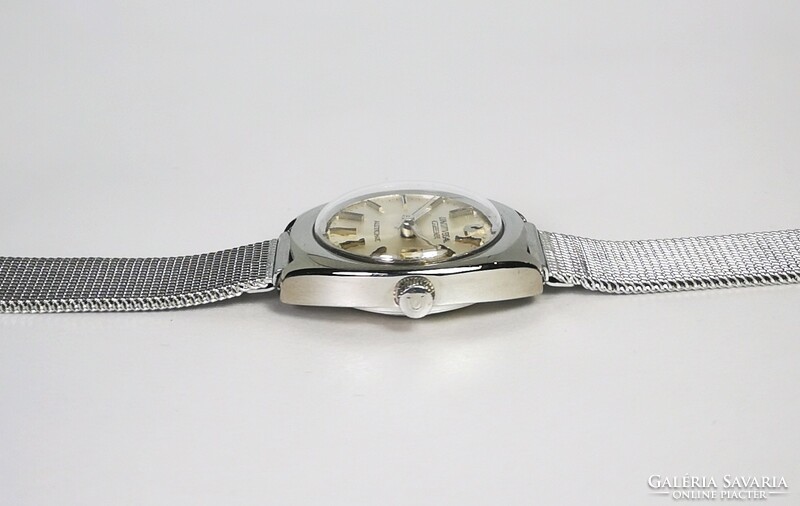 Universal Geneva women's automatic watch with steel case from 1967! In very nice condition!