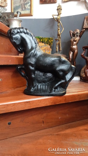 Kerámia ló szobor, 28 x 32 cm-es nagyságú ritkaság.