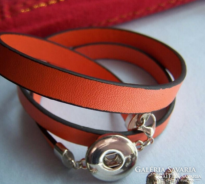 Noosa bracelet made of orange genuine leather, with three rows of matching crystal clasps.