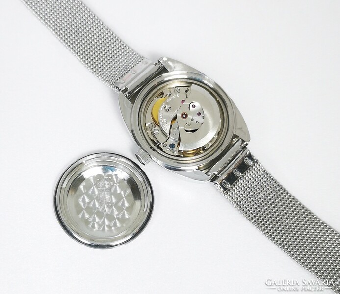 Universal Geneva women's automatic watch with steel case from 1967! In very nice condition!