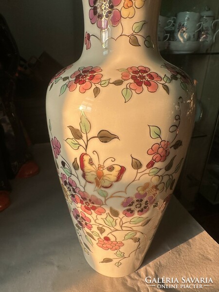 Butterfly pattern vase by Zsolnay. Large size