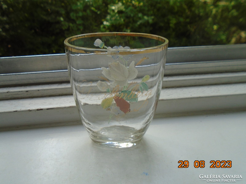 Érdekes technikával apró színes üveg gömböcskékből kirakott rózsával német lapos emlékpohár