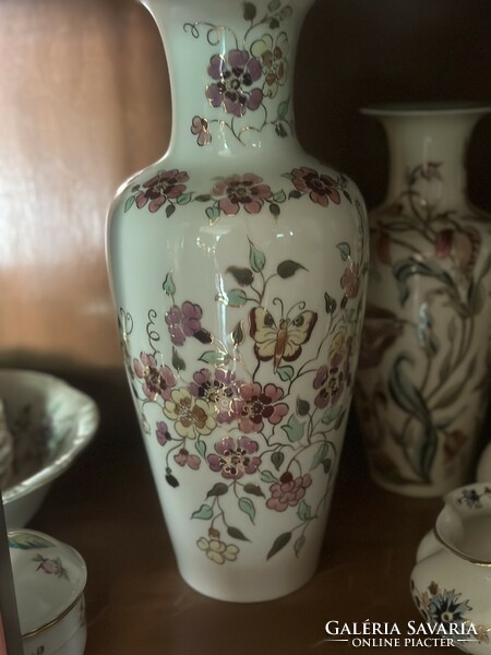 Butterfly pattern vase by Zsolnay. Large size
