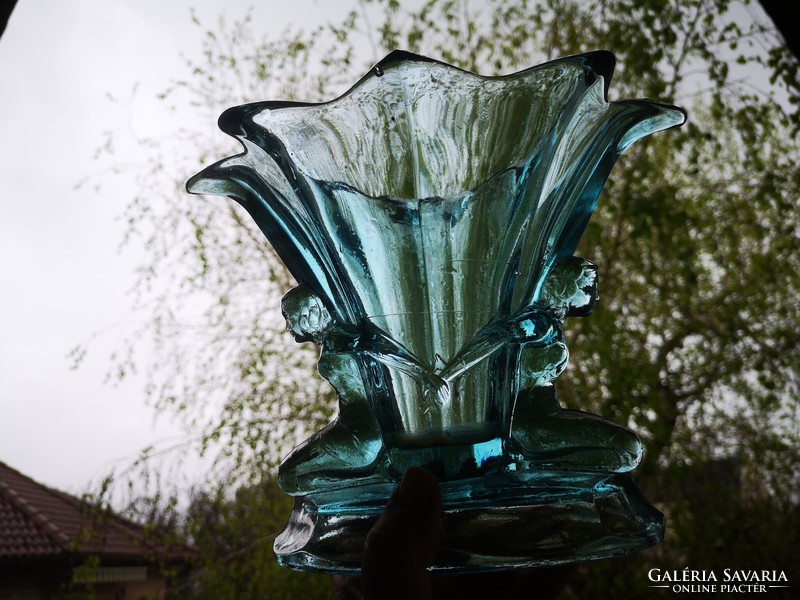 Art Deco váza Asztalközép kínáló figurális színes üveg. (Walter & Sohne)