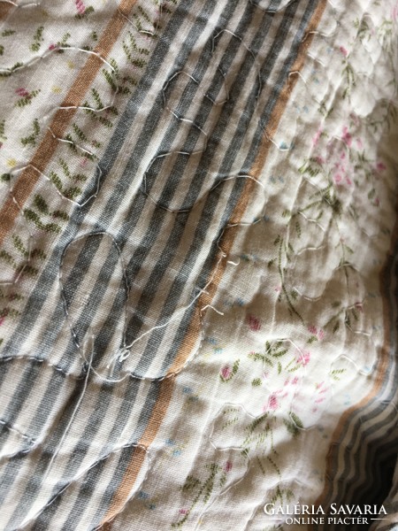 Old quilted bedspread with pastel colors in good condition (158x216)