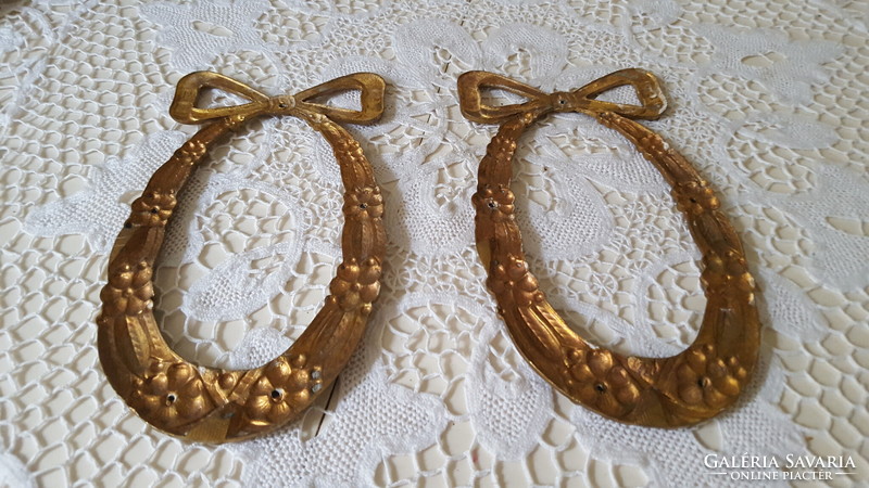 2 old brass furniture ornaments with bows.