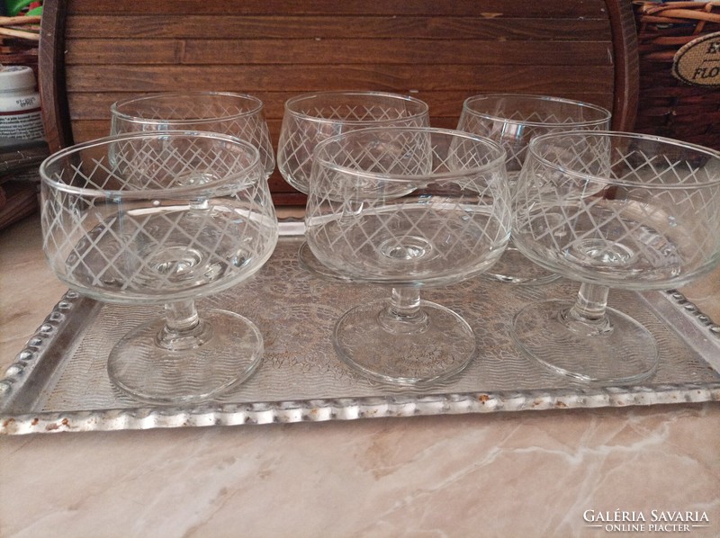 6 retro champagne glasses