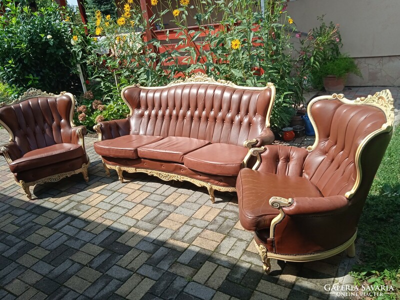 Neobaroque leather sofa