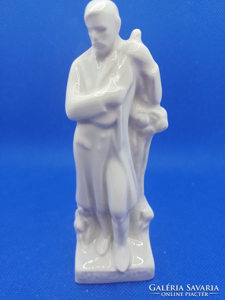 Dankó Pista porcelán figura