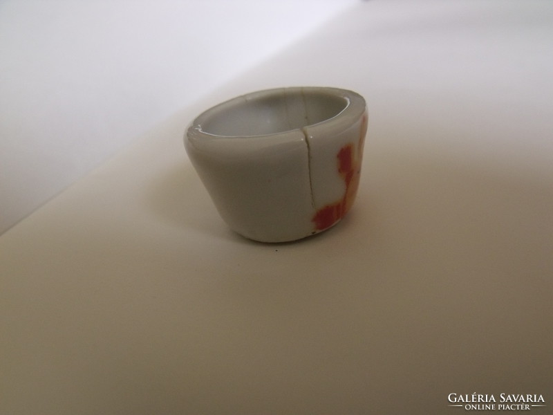 Miniatűr porcelán tányér csésze egyben