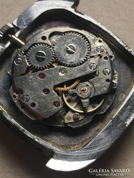 Men's watch in non-functional condition