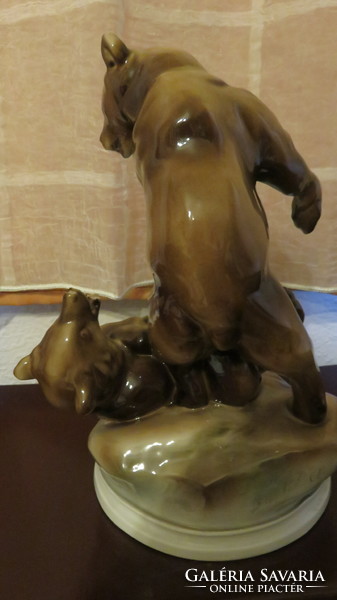 Zsolnay játszó, bírkozó medvék , 31 cm