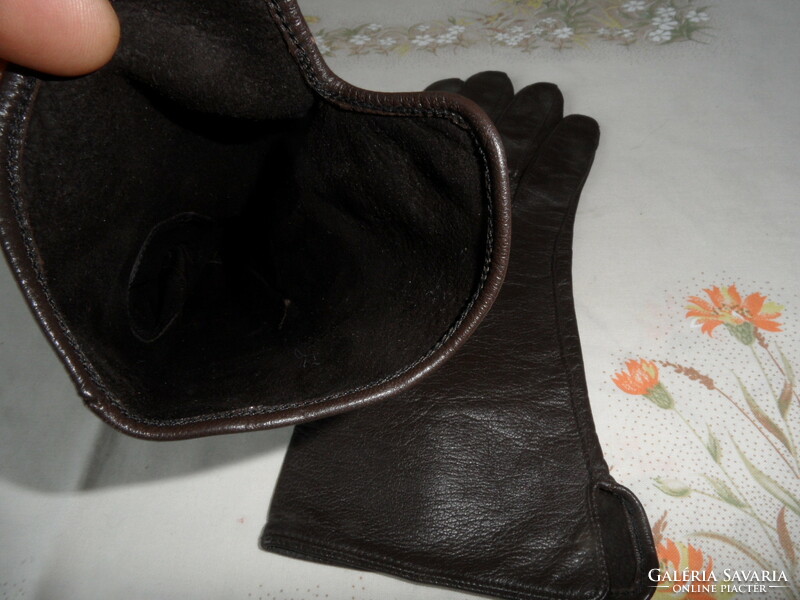 Brown leather women's gloves