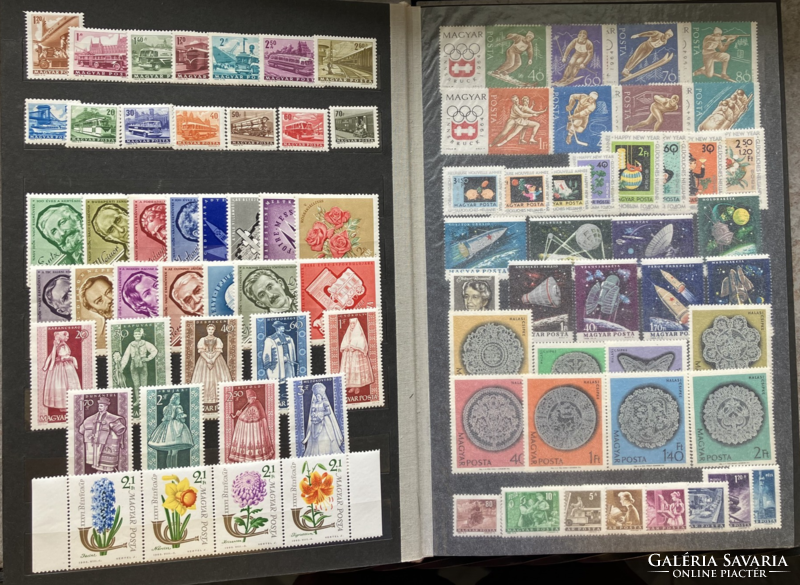 Mélyzöld, szép állapotban lévő bélyegalbum magyar postatiszta bélyegekkel