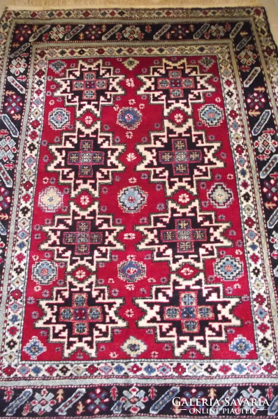 Iráni-mintás perzsaszőnyeg.