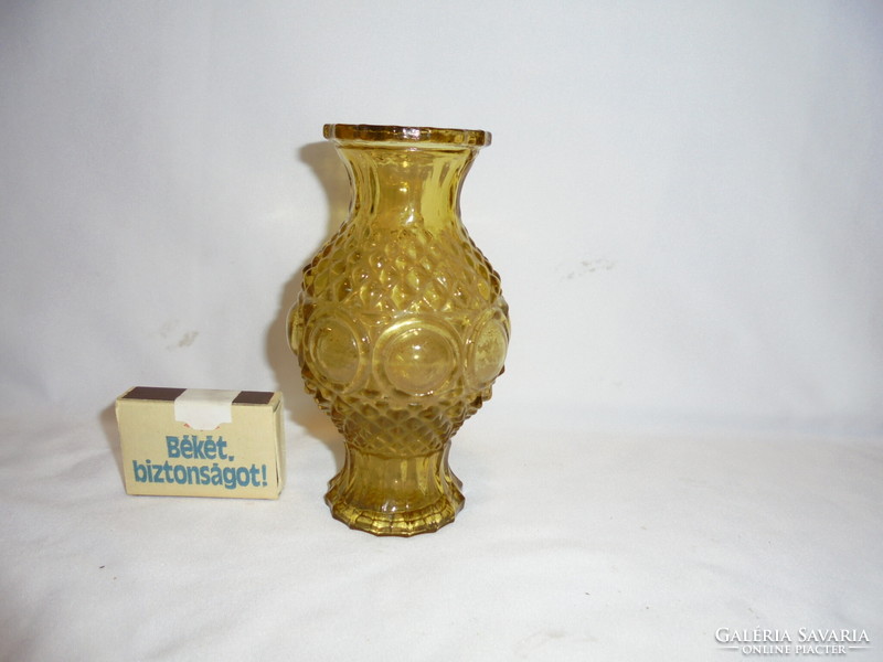 Borostyán színű régi üveg váza