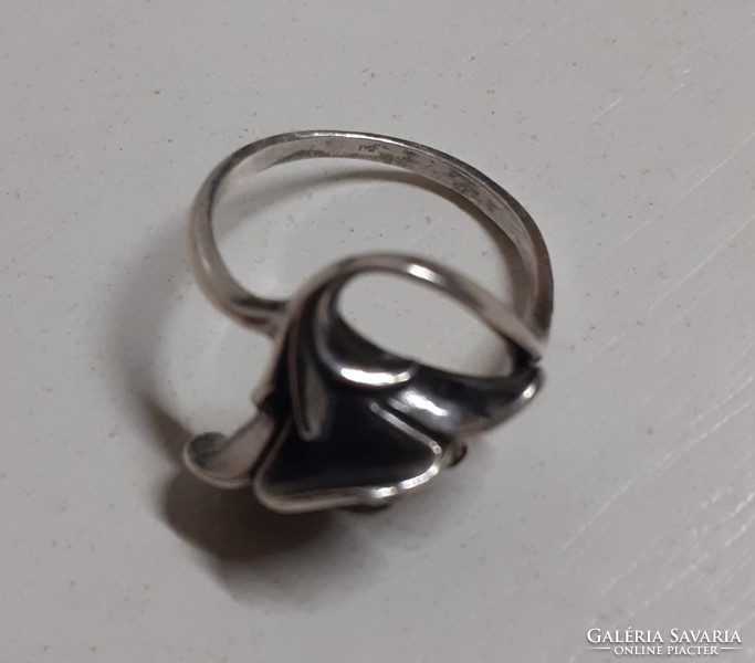Antique silver ring with unique markings in the shape of a mountain meadow with many white polished stones