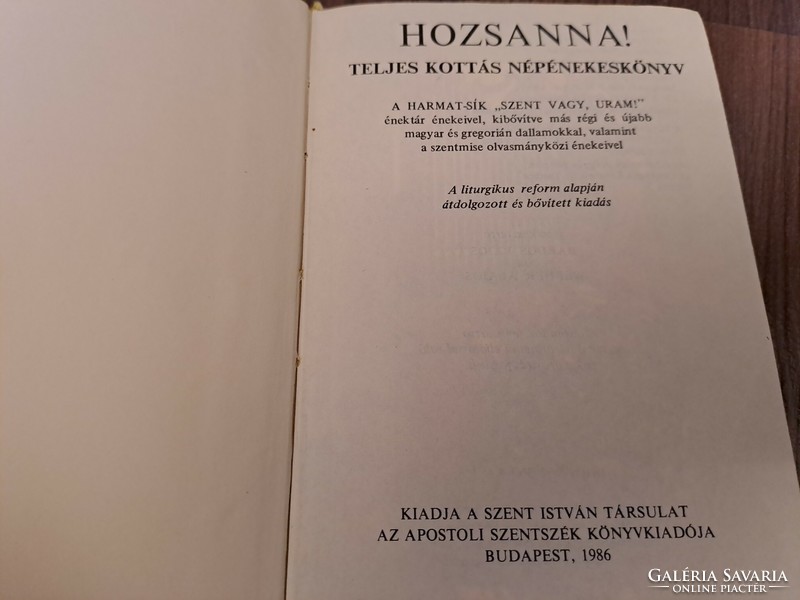 Énekeskönyv és Hozsanna