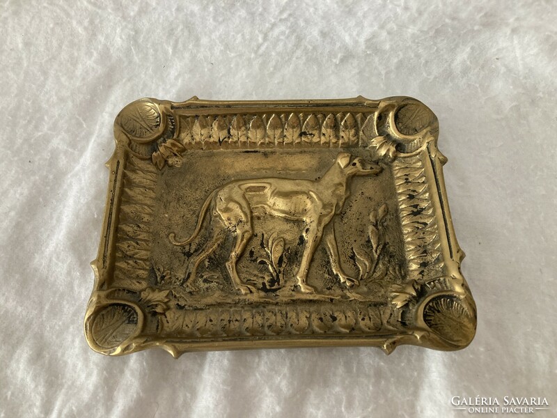 Copper ashtray / ashtray depicting a dog