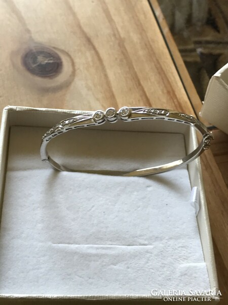 Fehéraramy bracelet with diamonds