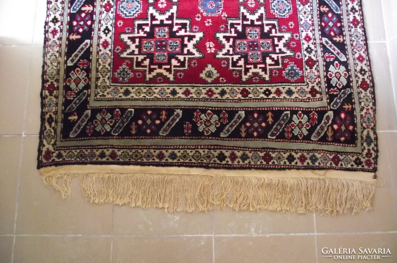 Iráni-mintás perzsaszőnyeg.