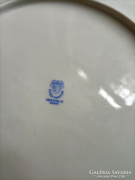 3 White flat plates, lowland porcelain