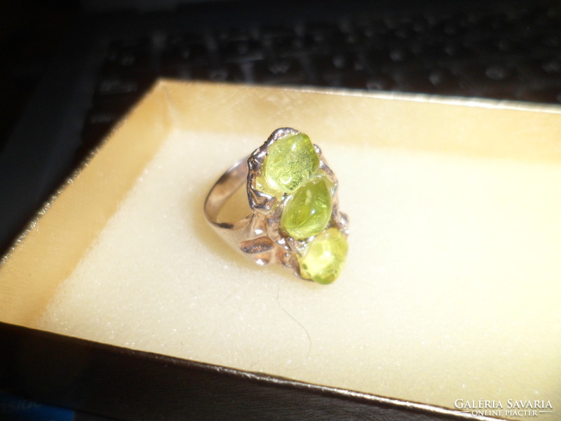 Design silver ring / chrome diopside