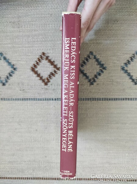 Ismerjük meg a keleti szőnyeget - Ledács Kiss Aladár Szüts Béla - szőnyegbecsüs, műtárgybecsüs könyv