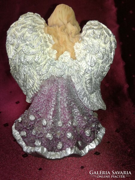 Angel figure