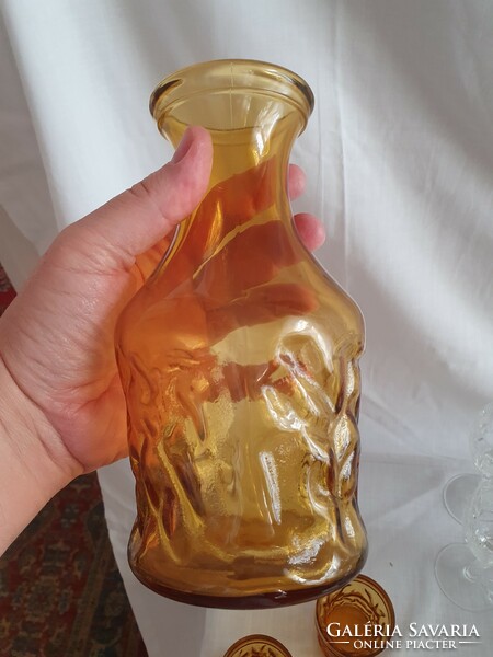 Amber decanter with 6 glasses