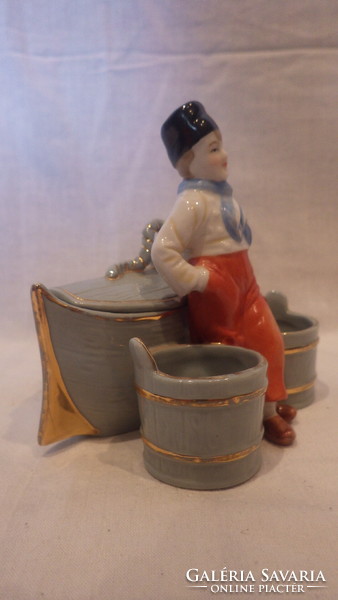 Numbered table porcelain with spice offering statue