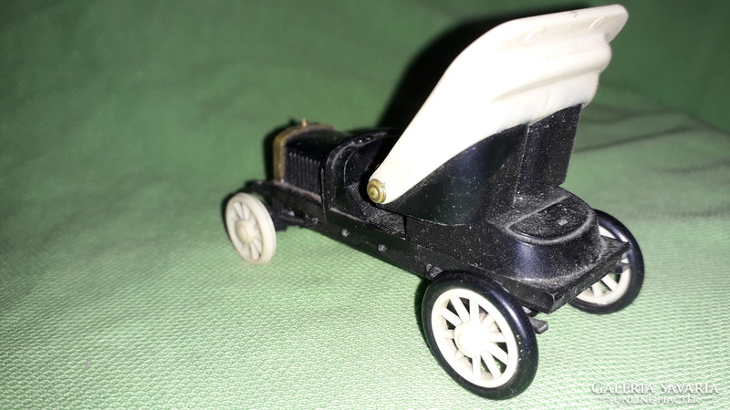 Régi Csehszlovák IGRA plasztik OLDTIMER LAURIN&KLEMENT játék modell autó ALKATRÉSZNEK képek szerint