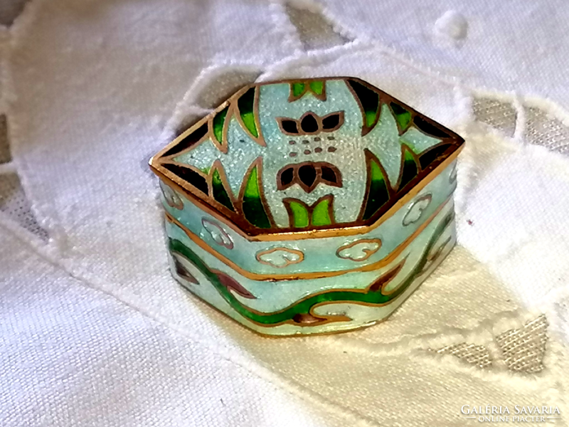 Old, enameled, modern pattern gilded copper medicine box 91.