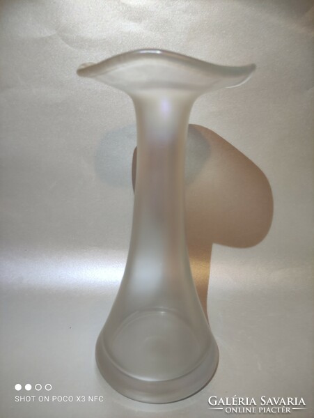 Jelzett eredeti kézműves irizáló EISCH fodros szájú üveg váza