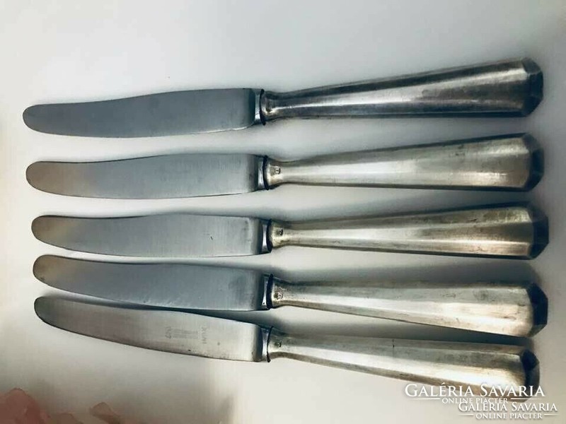 Knives with silver handles.