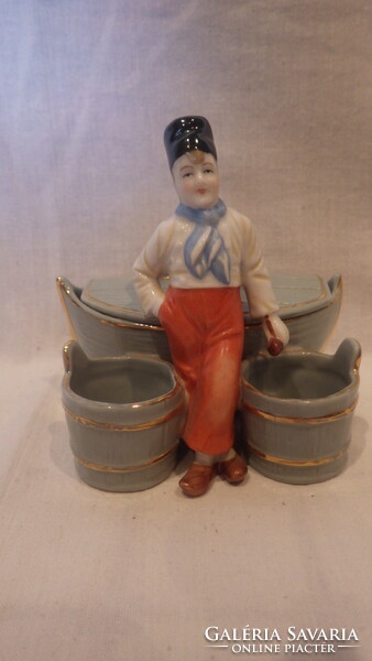 Numbered table porcelain with spice offering statue