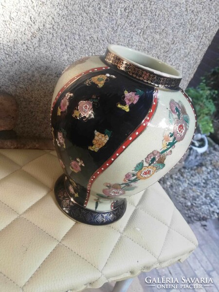 A beautiful old hand-painted Chinese vase