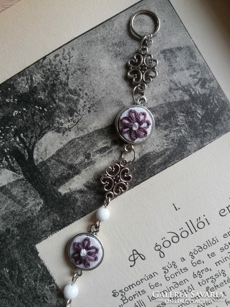Antique-effect handmade bracelet with hand-embroidered inlays and mineral pearls