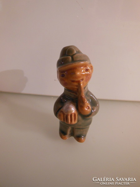 FIGURA - SVEJK - 7 x 3  cm - KERÁMIA - HIBÁTLAN