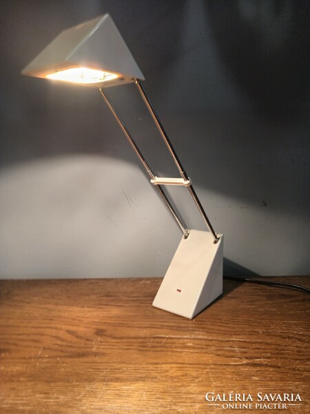 Modern orion design asztali lámpa . Alkudható.