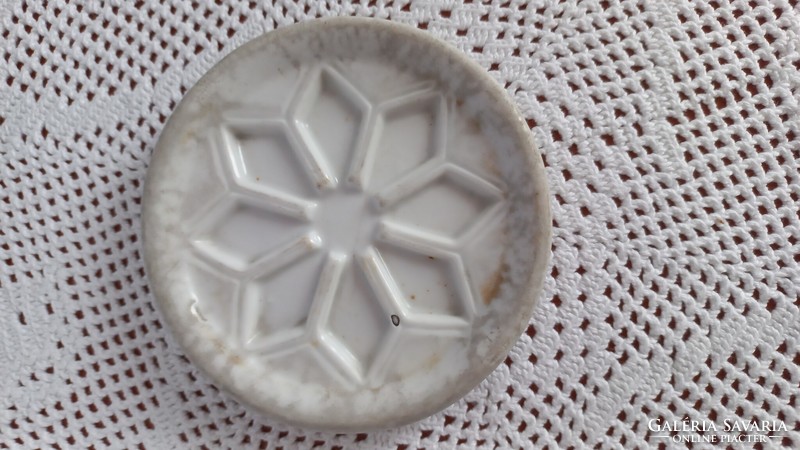 Old Czech porcelain soap dish with diamond pattern, numbered, pinhead-sized hole on the glaze, diam. 11 cm.