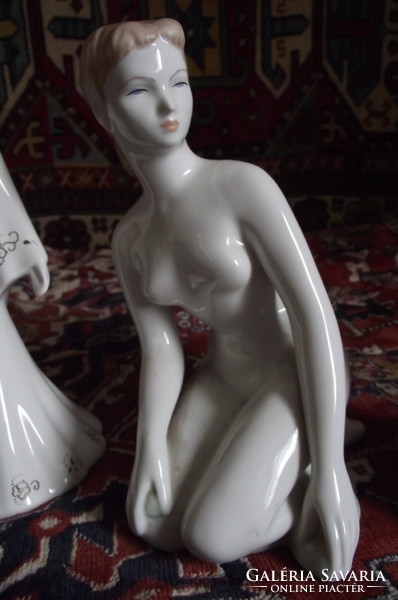 Aquincum porcelain figurines, vases.