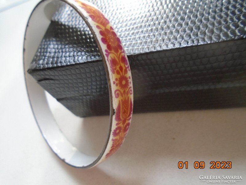 Enameled vintage bracelet with folk flower pattern