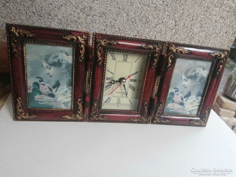 With photo holder clock