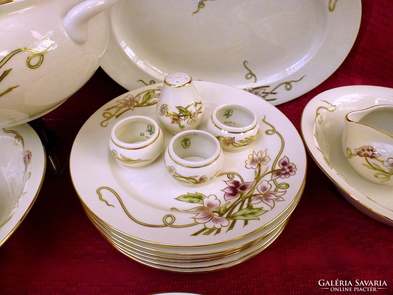 Zsolnay porcelán "Tavasz" étkészlet.Hibátlan, gyönyörű. 38 részes.