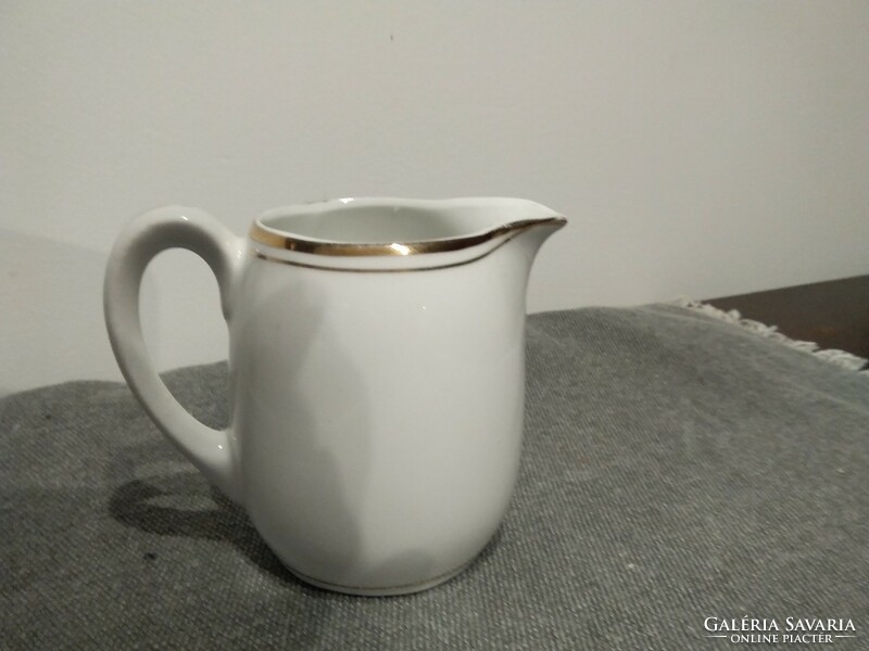 Porcelain spout - with classic lines