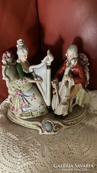 Baroque music couple