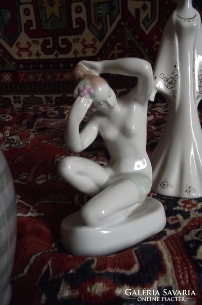 Aquincum porcelain figurines, vases.