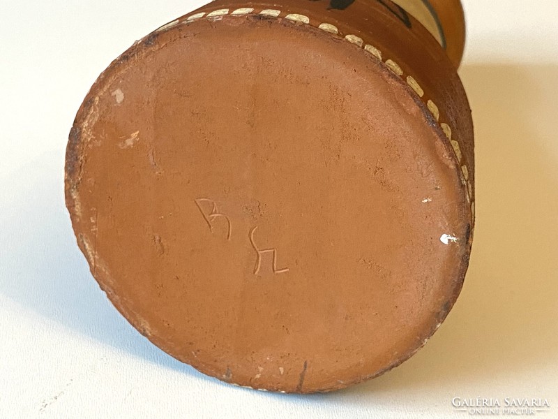 Painted circled retro ceramic human vase marked B