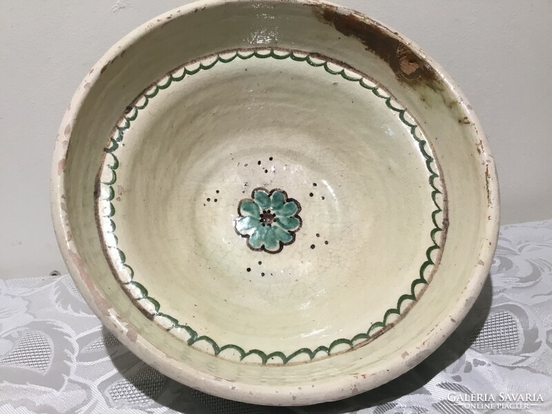 Old folk earthenware bowls